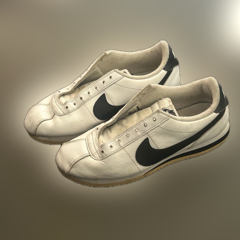 Nike Men's Classic White and Black Sneakers